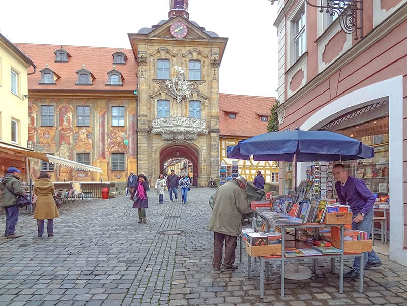 a bookseller near a beautiful old building seen on a day trip from Munich