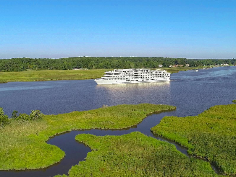 A ship on a cruise on the Mississippi