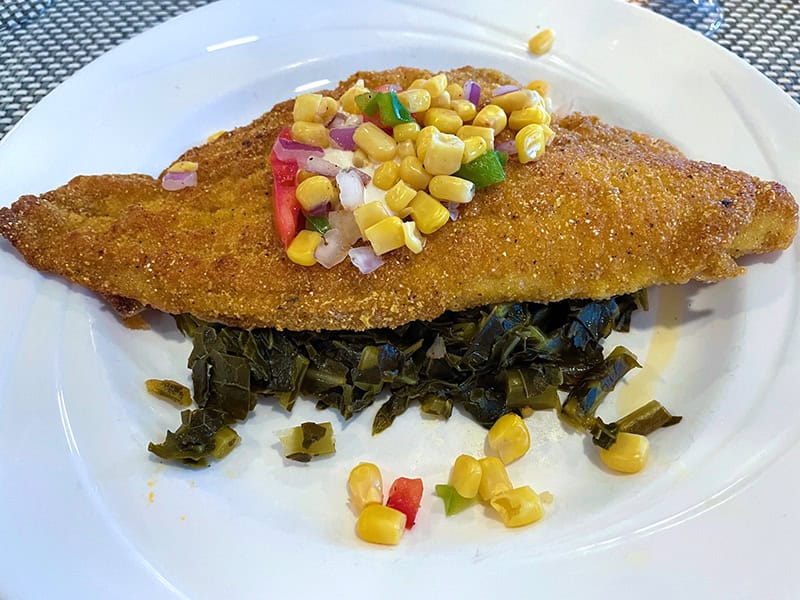 a southern meal of fish and corn enjoyed on a cruise on the Mississippi